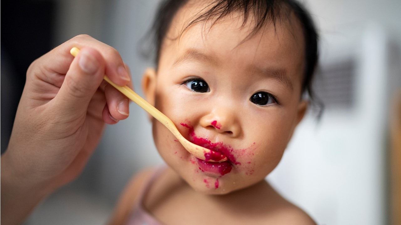 Alimentation bébé 6 mois : quel repas lui donner ? 