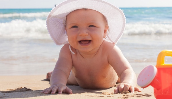 Comment soulager un coup de soleil bébé et enfant ?